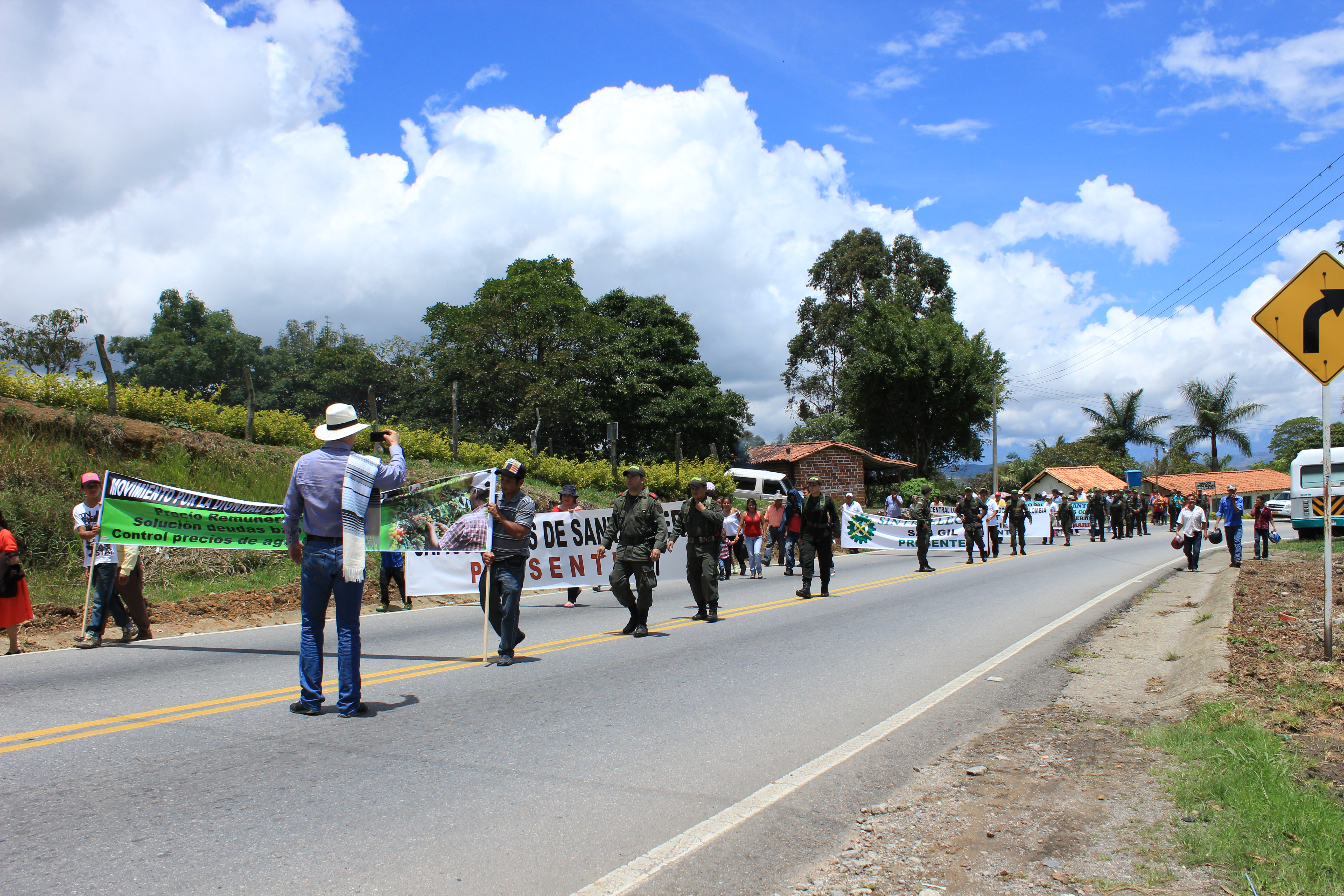 Avanza el Paro Agrario  Nacional y así se vive en Santander