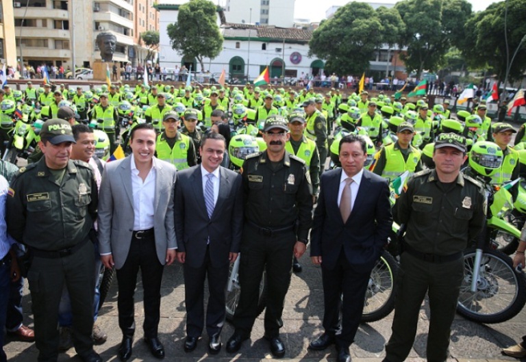 Ministerio del Interior y Gobernación de Santander entregaron motocicletas a la Policía Nacional para reforzar la seguridad en el departamento