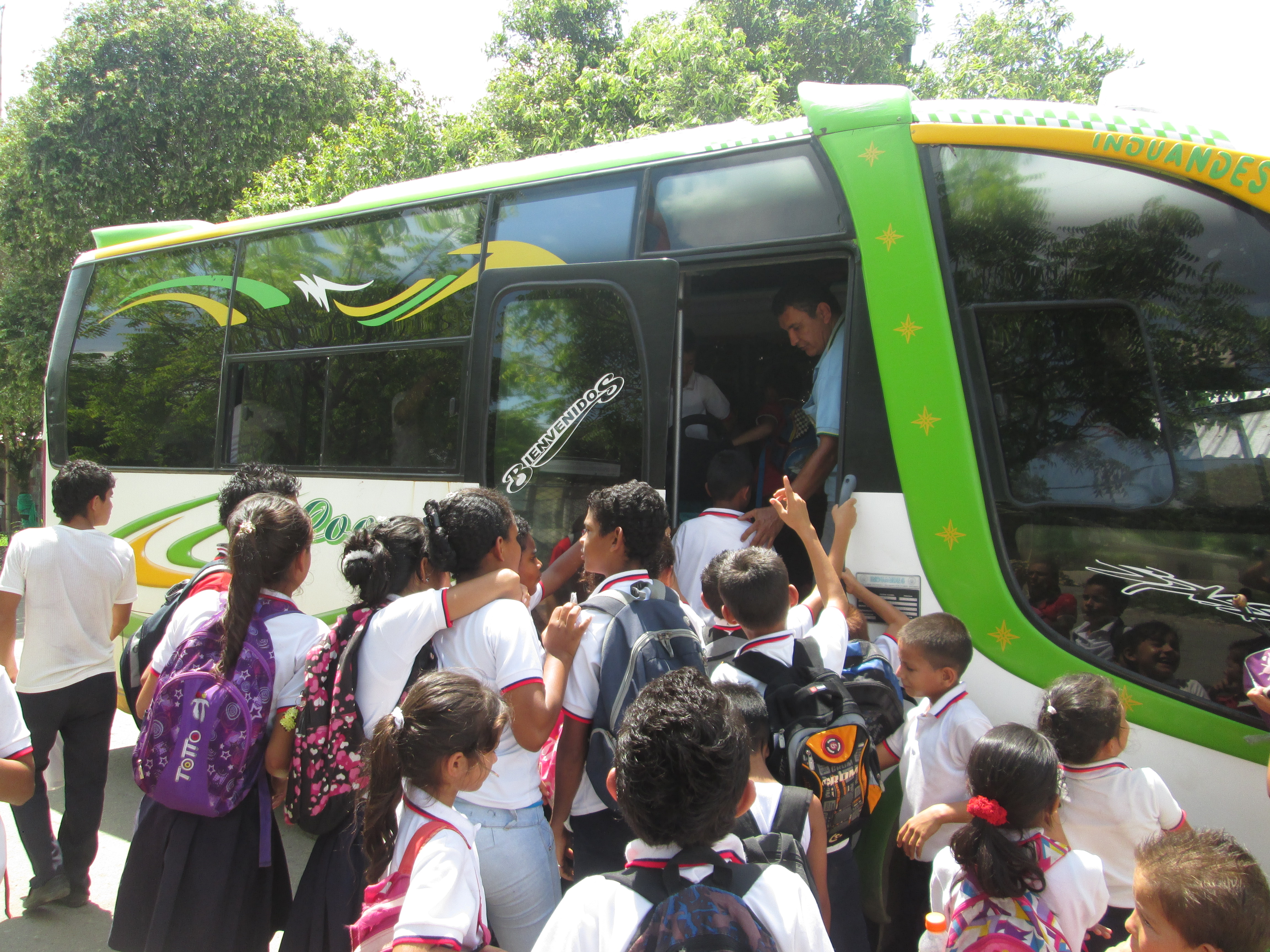 Gobernación pidió a alcaldes contratar servicio de transporte escolar, para entregar recursos