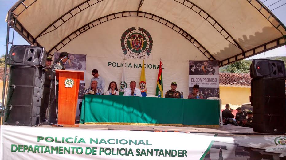 Policía realizó jornada cívico-policial con la comunidad de Riachuelo.