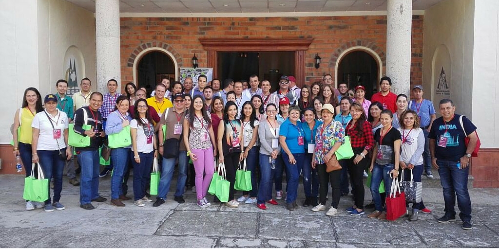 Periodistas de Colombia conocen el proceso del café.
