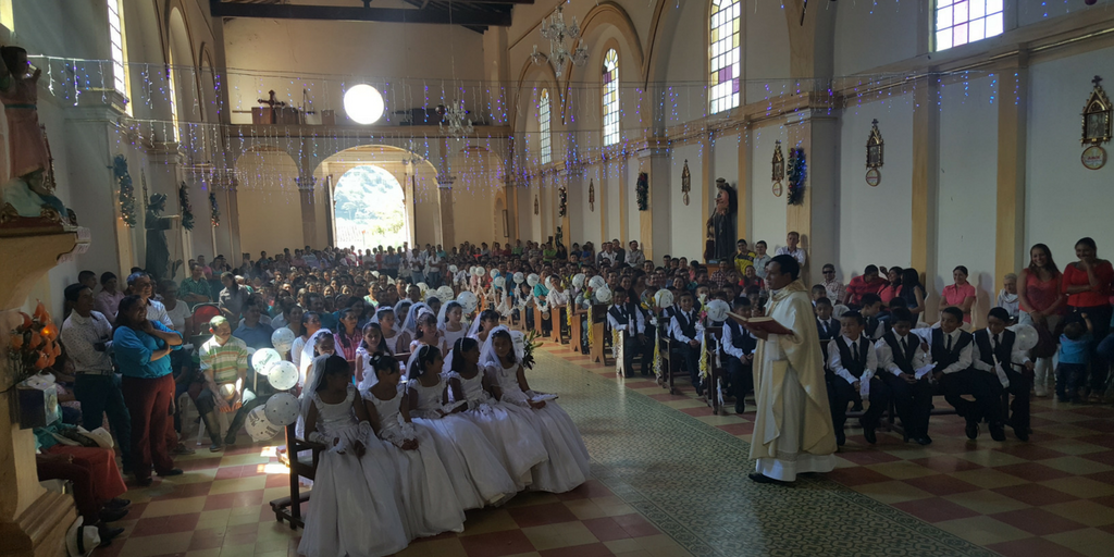 Cerca de 40 niños de Coromoro recibieron el sacramento de la Comunión.
